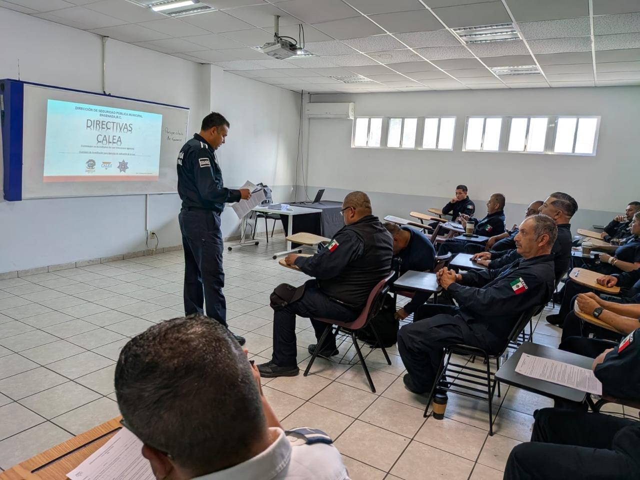 Sesión de capacitación sobre las directivas CALEA